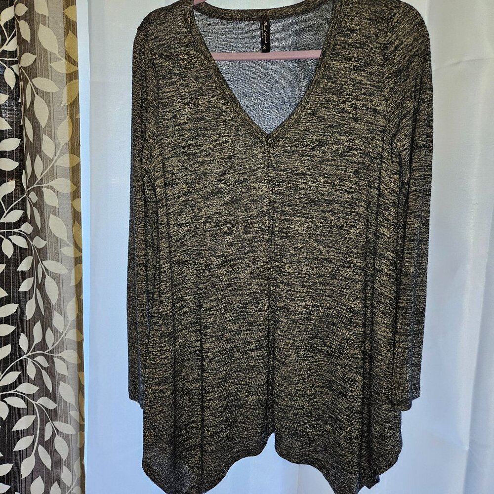 FINAL TOUCH Made in USA Women's Long Sleeve Vneck Gray Sweater Tunic Small
